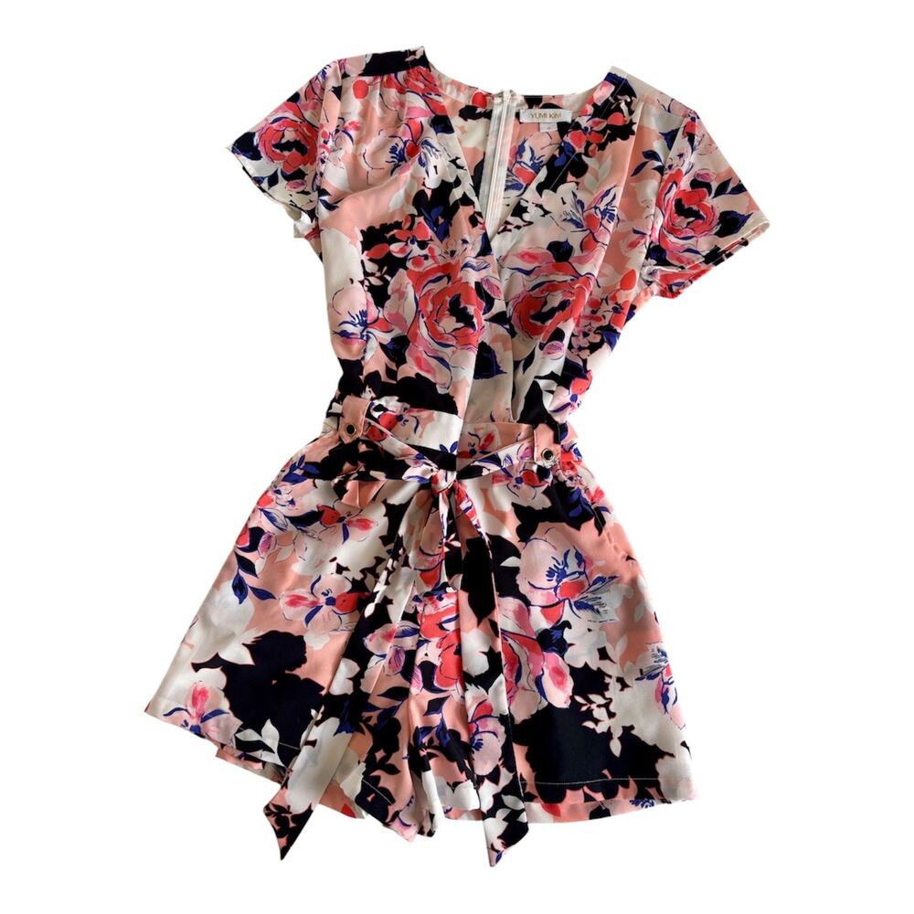 Yumi Kim Boho Floral Print Belted Wrap Style Romper Women’s Medium V-Neck